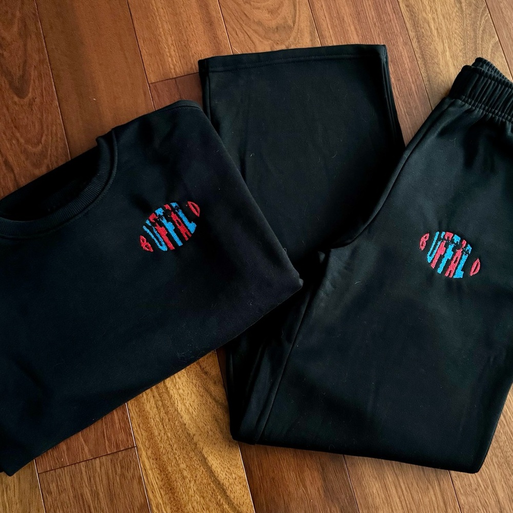 Women’s Buffalo Medium Sweatshirt and Sweatpants Set